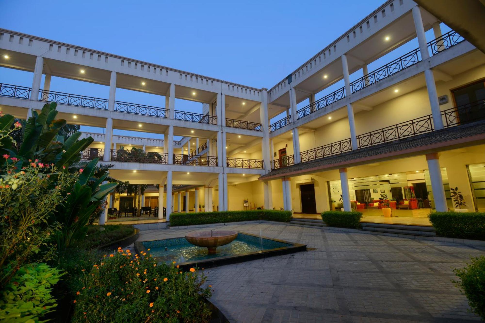 Treehouse Hotel Club & Spa Dhāruhera エクステリア 写真